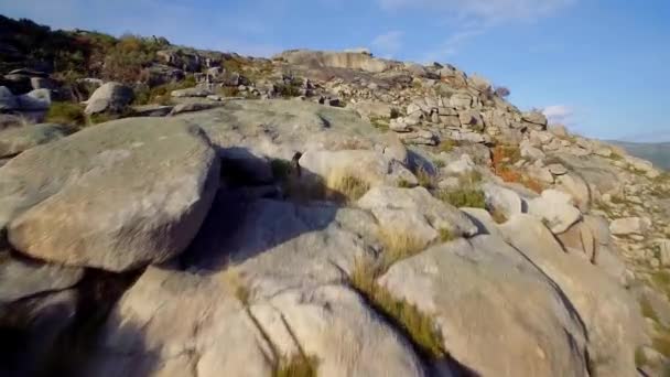 Cela 葡萄牙的石质沙漠上空飞行 — 图库视频影像