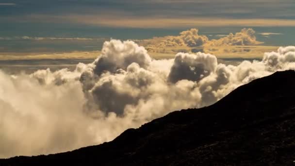 Timelapse Skyview Giratorio Rayos Crepusculares Reunion Piton Fournaise — Vídeo de stock