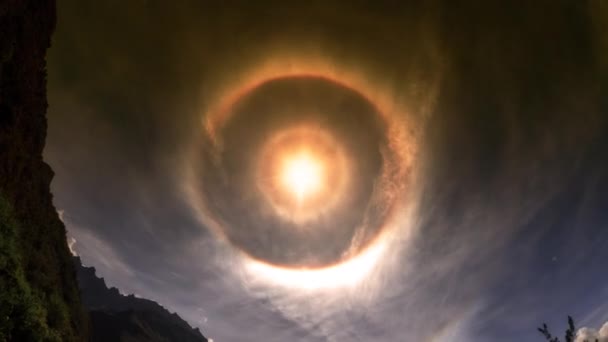 Wunderschöner 360 Regenbogen Zeitraffer Ein Optisches Phänomen Das Durch Eiskristalle — Stockvideo