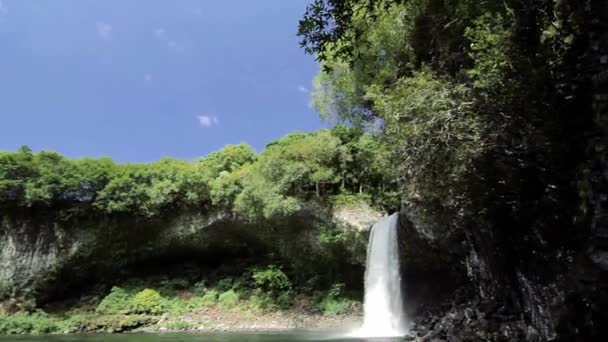 Όμορφη Θέα Στο Καταρράκτη Ile Reunion — Αρχείο Βίντεο