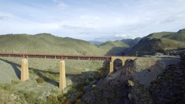 Повітря Політ Над Залізничним Мостом Околицями Андалусія Іспанія — стокове відео