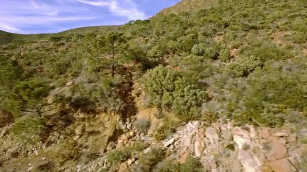 Aérea Vuelo Largo Colinas Rocas Fuera Común Andalucía España — Vídeo de stock