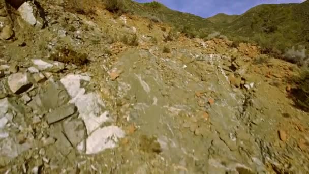 Воздушный Полет Вдоль Холмов Скал Вне Проторенной Дороги Андалусия Испания — стоковое видео