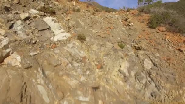 Воздушный Полет Вдоль Холмов Скал Вне Проторенной Дороги Андалусия Испания — стоковое видео