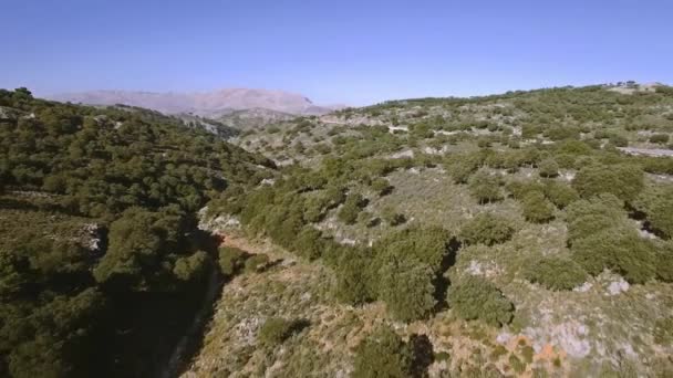 在西班牙安达卢西亚沿着河床飞行 — 图库视频影像