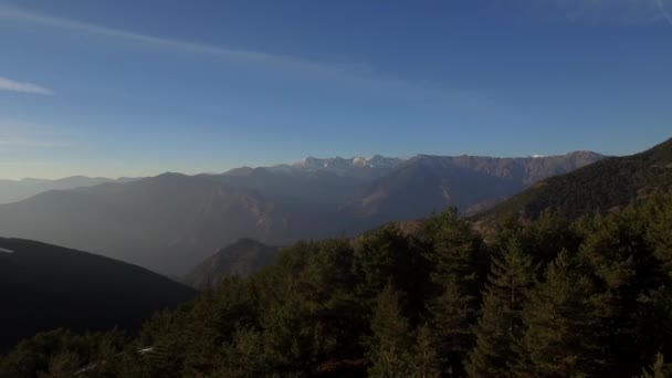 Hava 1774 Metrede Andorra Dağlarını Ele Geçiriyor — Stok video