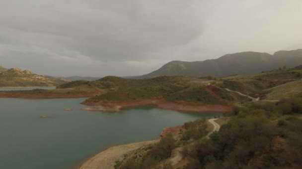 Lety Přes Bariérové Jezero Španělsku Embalse Zahara Andalusie — Stock video