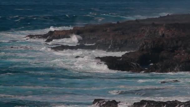西班牙Tenerife Punta Teno Coastline的破浪者 — 图库视频影像