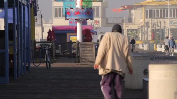 Бездомна Людина Лос Анджелесі Пірс — стокове відео