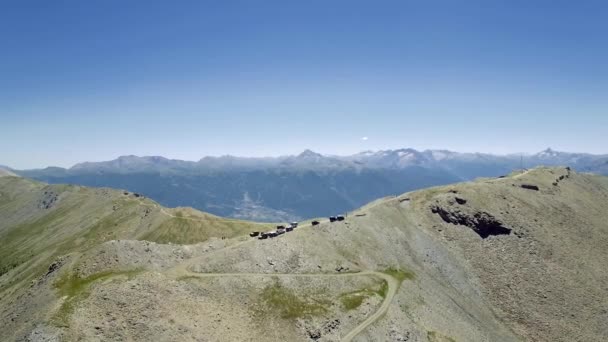 Latające Nad Szczytem Monte Jafferau Pojazdami Terenowymi Włochy — Wideo stockowe