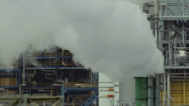 工业化工厂污染环境的镜头 — 图库视频影像