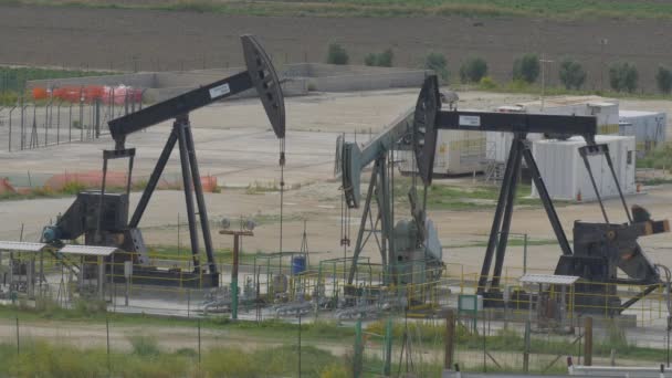 Närbild Industriella Oljepumpar Sicilien — Stockvideo