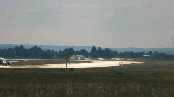 공항에서 활주로에 뉘른베르크 항공기 — 비디오