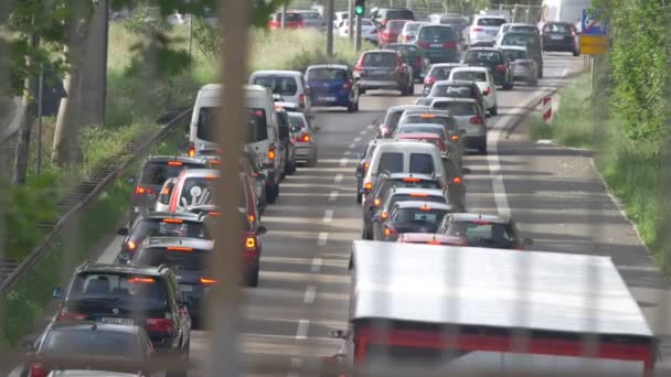Κυκλοφορία Στη Γερμανική Autobahn Αυτοκίνητα Και Φορτηγά Νυρεμβέργη — Αρχείο Βίντεο