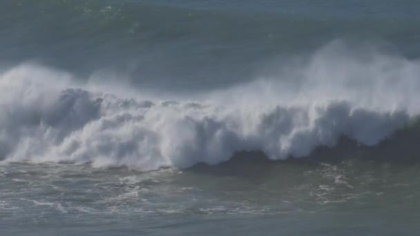 Närbild Vågor Bryta Vid Stranden Atlanten — Stockvideo