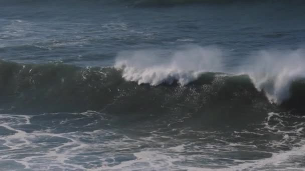 Detailní Záběr Vln Lámání Pláži Atlantického Oceánu — Stock video
