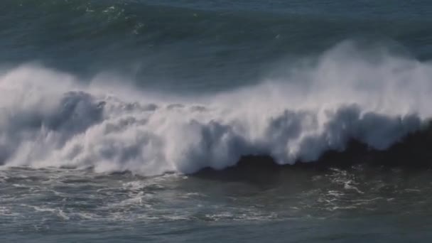 대서양의 해변에서 파도의 — 비디오