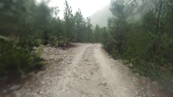 Οδήγηση Εκτός Δρόμου Από Theth Προς Σκόδρα Κακές Καιρικές Συνθήκες — Αρχείο Βίντεο