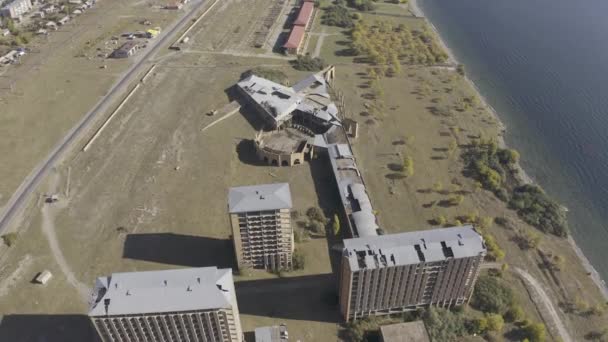 Воздушные Заброшенные Здания Вдоль Озера Севан Армения — стоковое видео