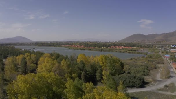 Воздушный Алонг Берег Озера Севан Армения — стоковое видео