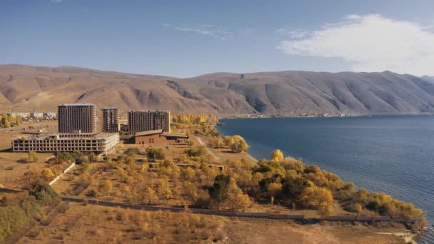 Edificios Aéreos Abandonados Largo Del Lago Sevan Armenia — Vídeo de stock