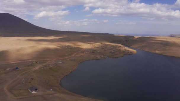Воздушный Река Озеро Аргичи Армения — стоковое видео