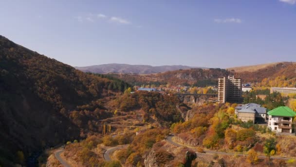 亚美尼亚的美丽自然地窖与山脉的航空无人机景观 — 图库视频影像