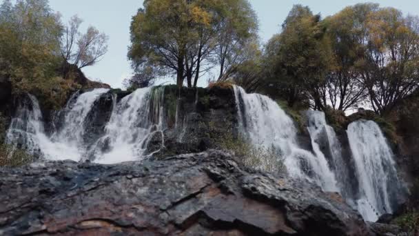 Vodopád Shaki Arménie Nativní Materiál Hlg Přímo Vačky — Stock video