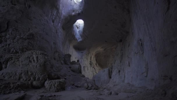Let Prohodnými Jeskyněmi Bulharsko — Stock video