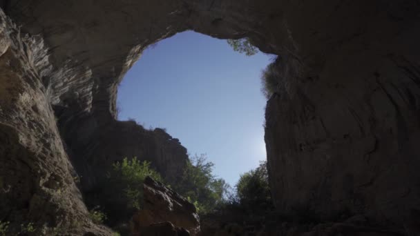 Полет Через Пещеры Проходна Болгария — стоковое видео