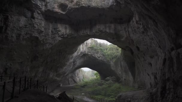 Bulgaristan Devetashka Mağarası Güzel Manzarası — Stok video