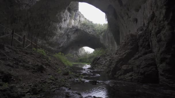Widok Jaskinię Devetashka Bułgaria — Wideo stockowe