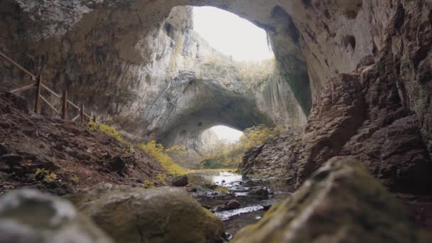 Widok Jaskinię Devetashka Bułgaria — Wideo stockowe