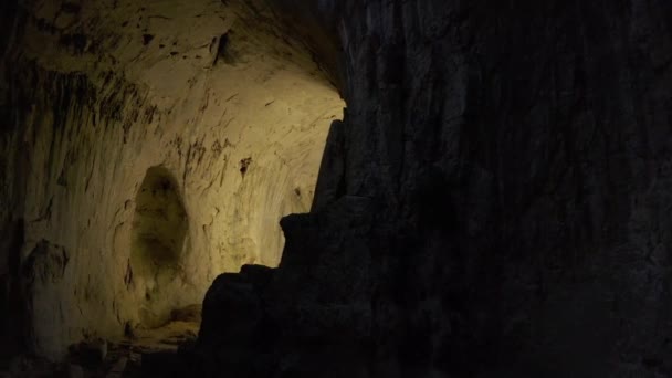 プロドナ洞窟を通るフライト ブルガリア — ストック動画