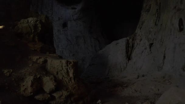 Volo Aereo Attraverso Grotte Prohodna Bulgaria — Video Stock