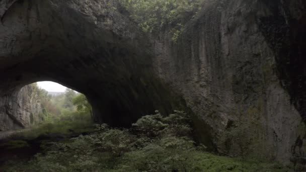 Όμορφη Θέα Του Σπηλαίου Devetashka Βουλγαρία — Αρχείο Βίντεο