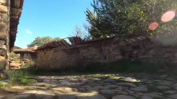 Spacer Przez Historyczną Wioskę Zheravna Bułgaria — Wideo stockowe