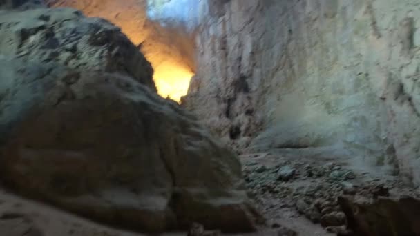 Devetashka Höhle Ansicht Bulgarien — Stockvideo