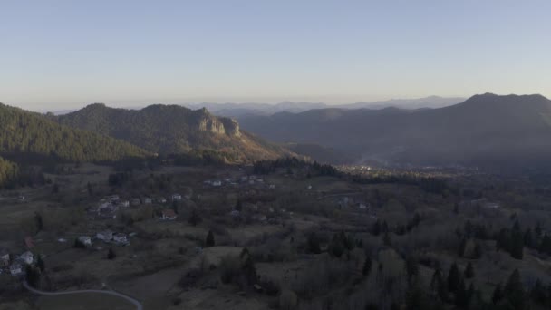 Vista Aérea Los Alrededores Las Montañas Smoljan Rhodope Bulgaria — Vídeos de Stock