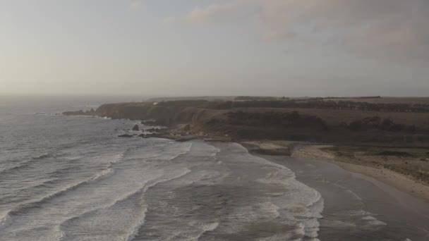 智利日落时Playa Chigualoco的空中景观 — 图库视频影像