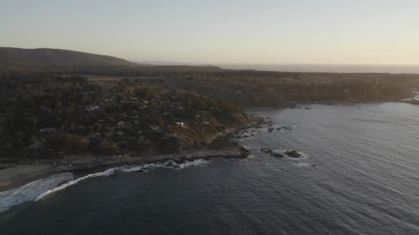 智利日落时昆泰海滩的无人驾驶飞机图像 — 图库视频影像