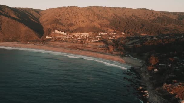 Flygdrönare Över Quintay Beach Vid Solnedgången Chile — Stockvideo