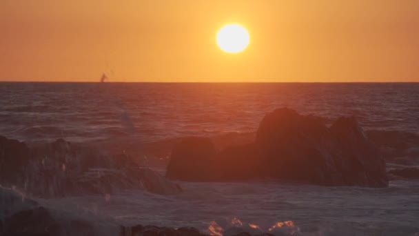 Hermosa Épica Puesta Sol Naranja Una Costa Chilena — Vídeo de stock