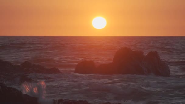Hermosa Épica Puesta Sol Naranja Una Costa Chilena — Vídeo de stock