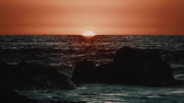 智利海岸美丽的 史诗般的橙色落日 — 图库视频影像