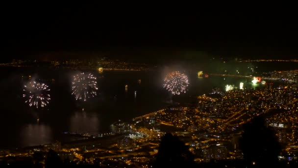 Enormes Fuegos Artificiales Cielo Nocturno Valparaíso Mayor Fuegos Artificiales América — Vídeo de stock