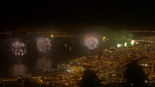 Огромный Фейерверк Ночном Небе Вальпараисо Самый Большой Фейерверк Южной Америке — стоковое видео