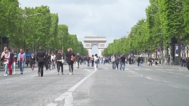 Champs Elysees Sugárúton Ébredő Turisták Párizs Franciaország — Stock videók