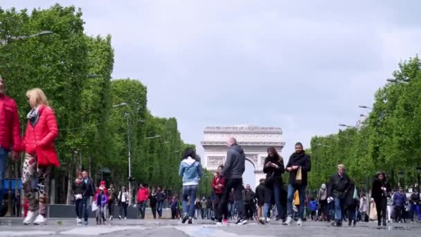 Turisté Probouzející Ulici Champs Elysees Paříž Francie — Stock video