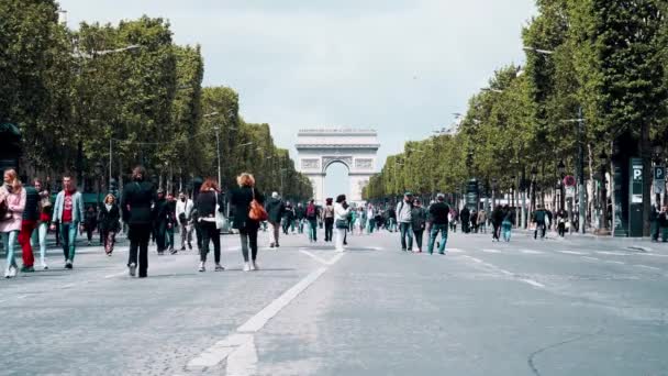 Touristes Réveillant Sur Avenue Des Champs Élysées Paris France — Video